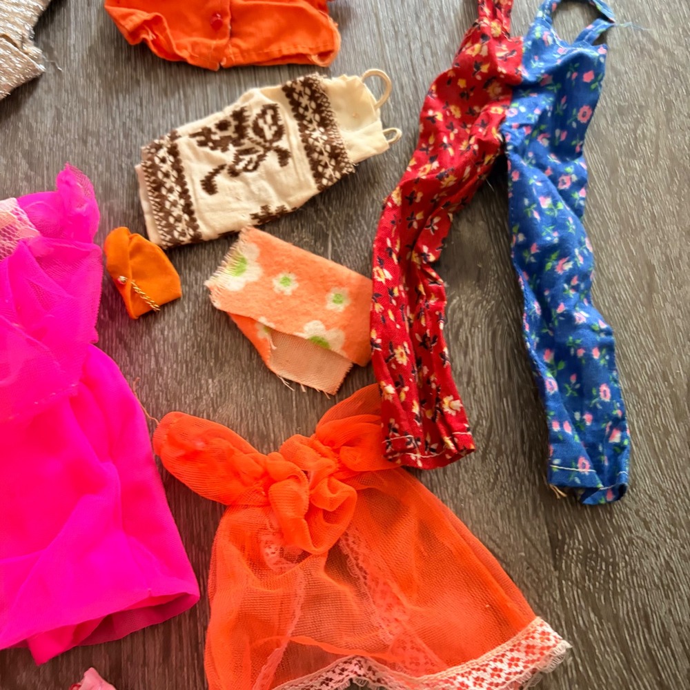 Vintage Barbie Doll Clothes Lot Retro Outfits Dresses Jumpsuits Accessories - Picture 8 of 11